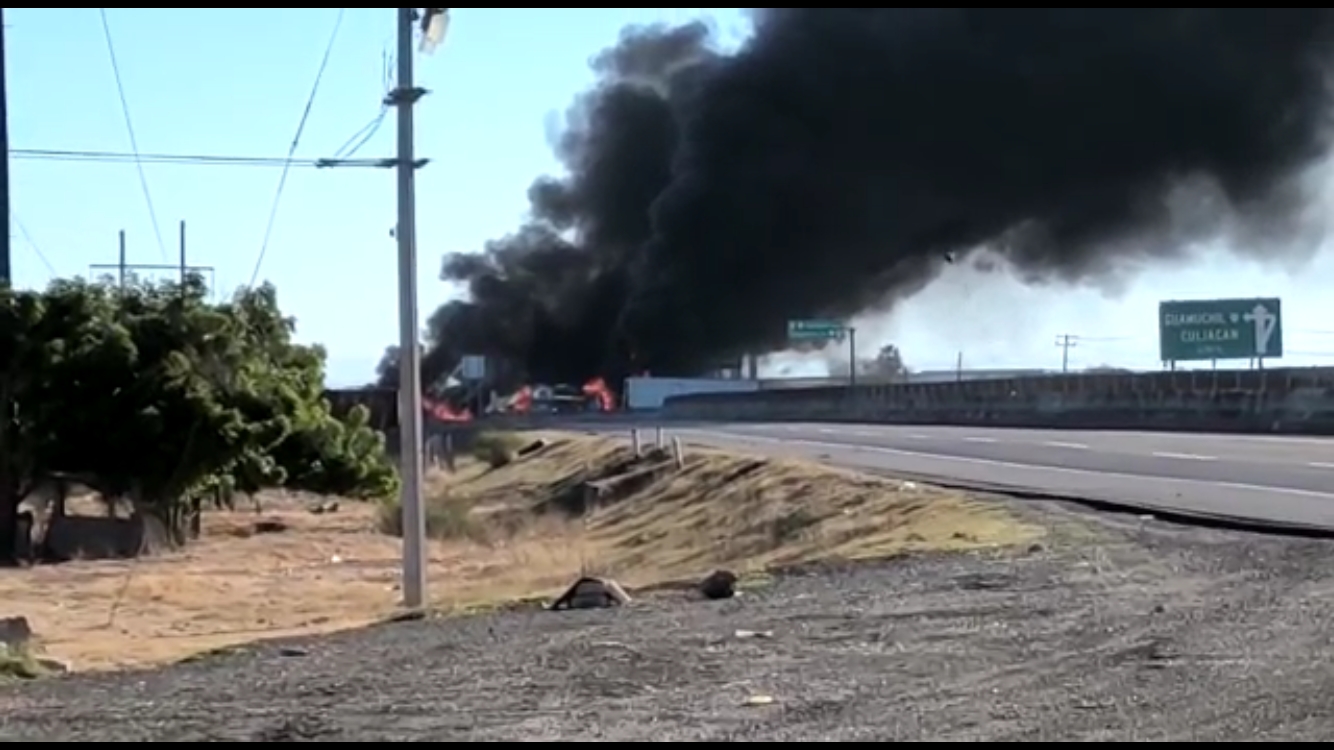 Reportan tráileres quemados en Las Brisas, Guasave
