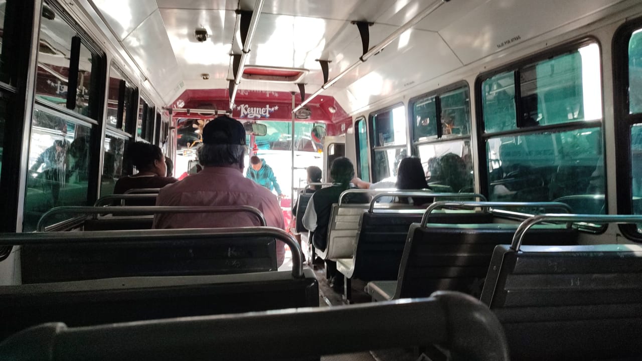 Como un día normal, transportistas urbanos prestan servicio al 50% por periodo vacacional