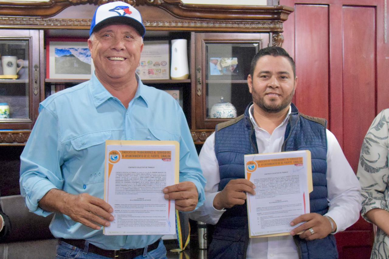 Alcalde Gildardo Leyva, otorga becas a hijos de sindicalizados y aumenta el sueldo a los que menos ganan