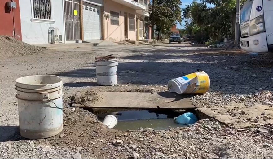 Atiende JUMAPAM reporte de socavón en la Pancho Villa