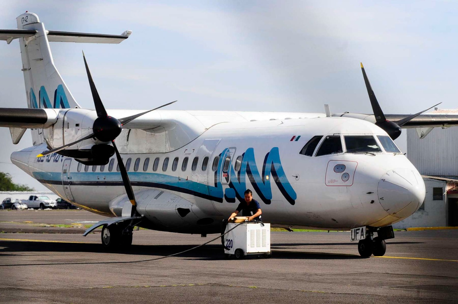 ‘Los dueños dejaron la empresa abandonada, mucho antes de la pandemia’, acusa AMLO por cierre de Aeromar
