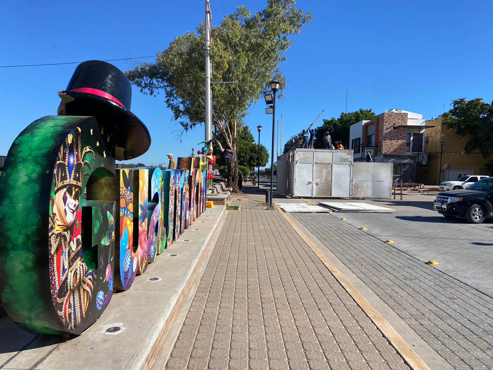 Carnaval en la zona centro de Guamúchil afecta al comercio formal, asegura Canaco
