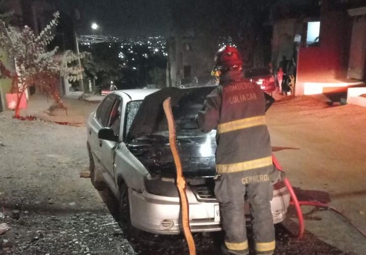 Solo 1 de los 7 carros quemados pudo ser incendiado intencionalmente: SSPE; descartan que una banda los esté quemando