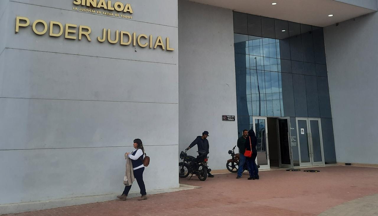 Un beso a distancia, el saludo del presunto feminicida de Leydi Yarabi a su madre, al inicio de la audiencia