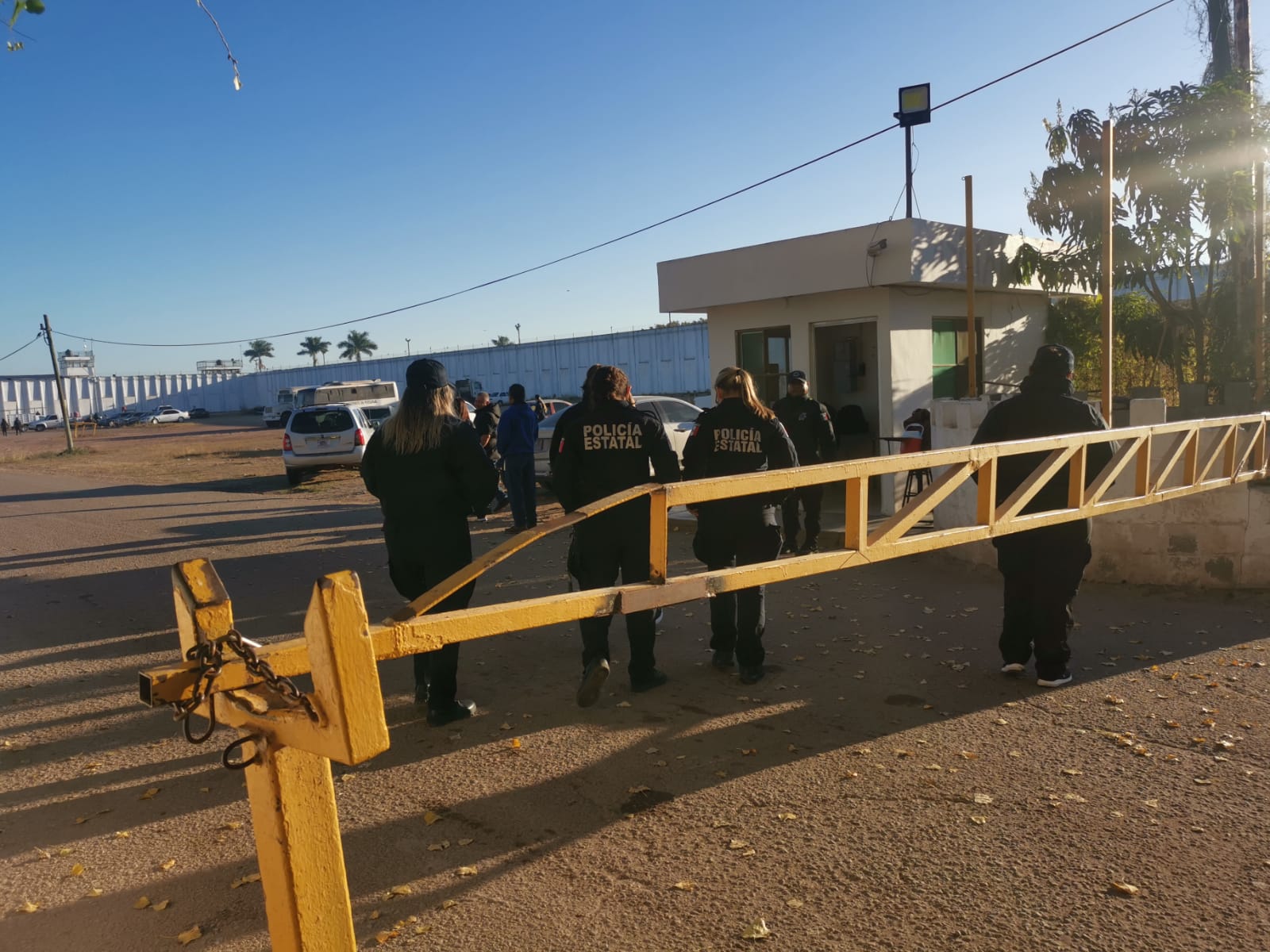 Custodios del Centro Penitenciario de Ahome se manifiestan; señalan abusos de autoridad
