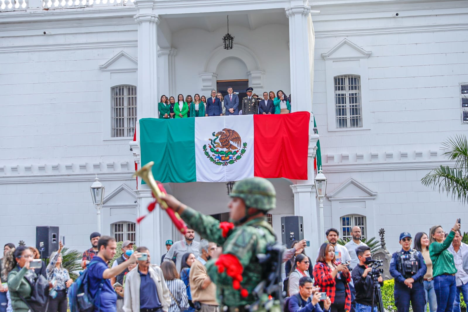 ¡Se pinta la Obregón de verde, blanco y rojo! Celebran Desfile de banderas en Culiacán