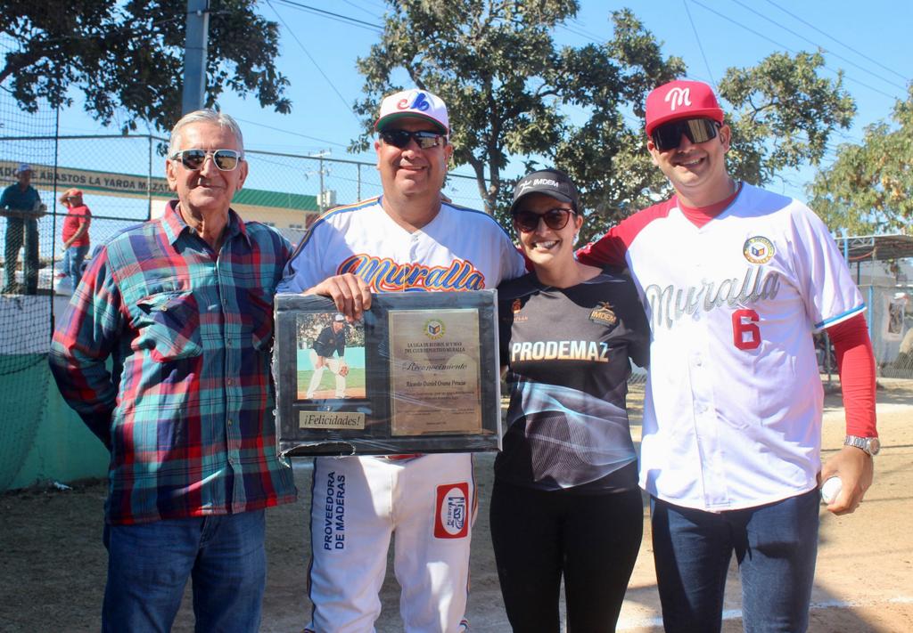 En honor a Ricardo Osuna, arrancó la Liga de Beisbol 40 y Más del Club Deportivo Muralla