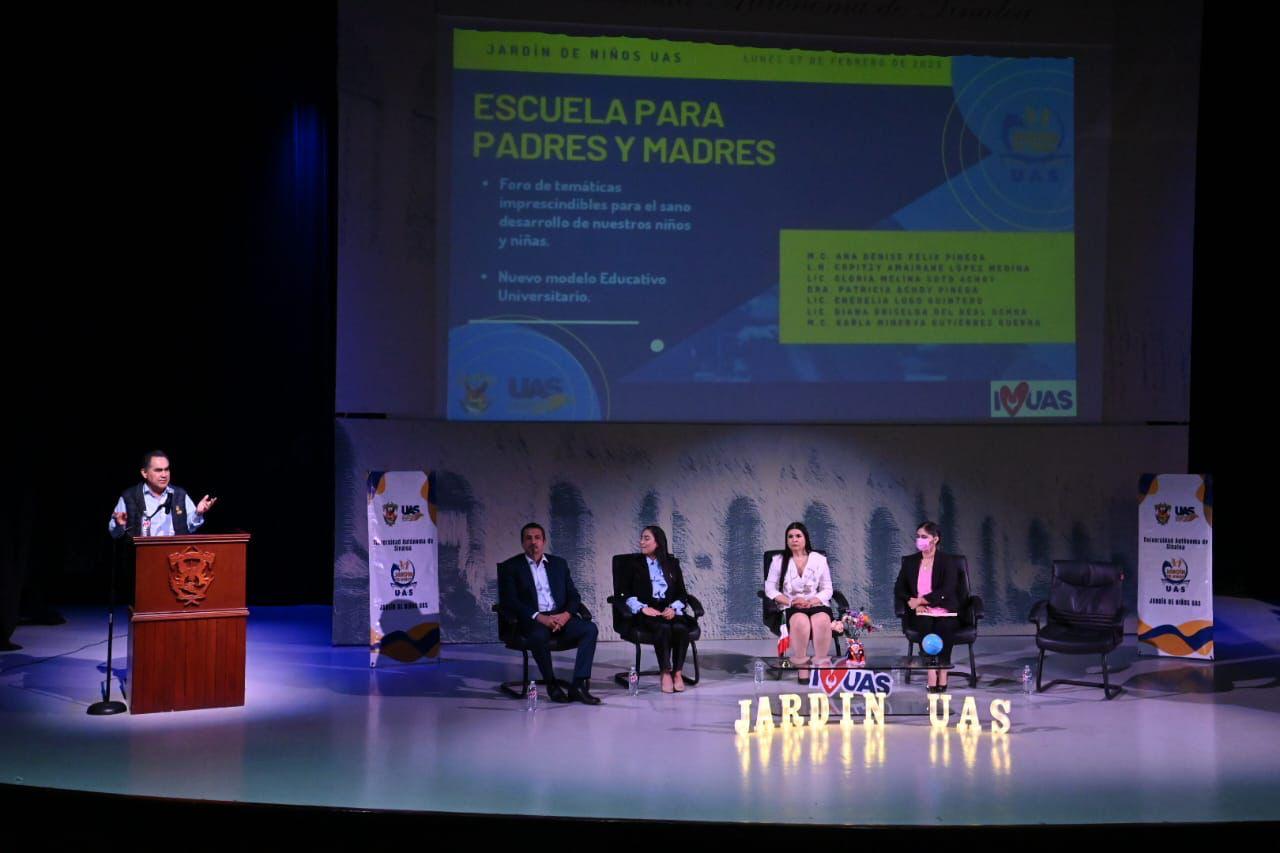 Bajo la modalidad Titulación Oportuna de la UAS, 46 médicos especialistas reciben su título profesional al graduarse