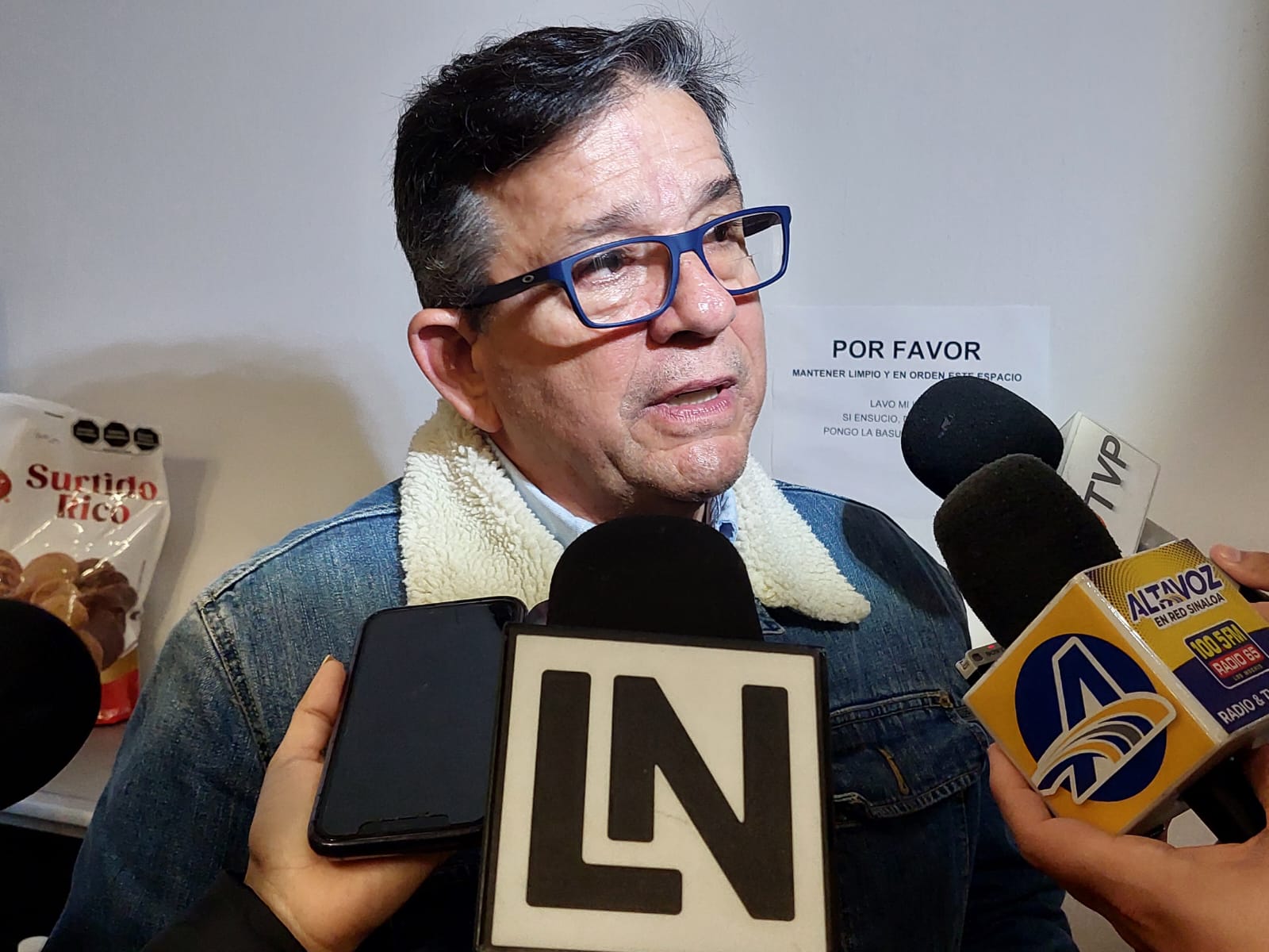 ¡Contra el frio! Secretaría del Bienestar de Ahome dota a síndicos municipales de cobijas y despensas