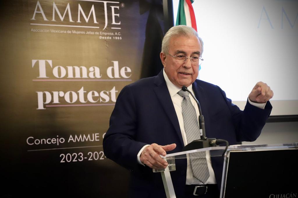 Gobernador Rubén Rocha toma protesta a nueva presidenta de AMMJE Culiacán