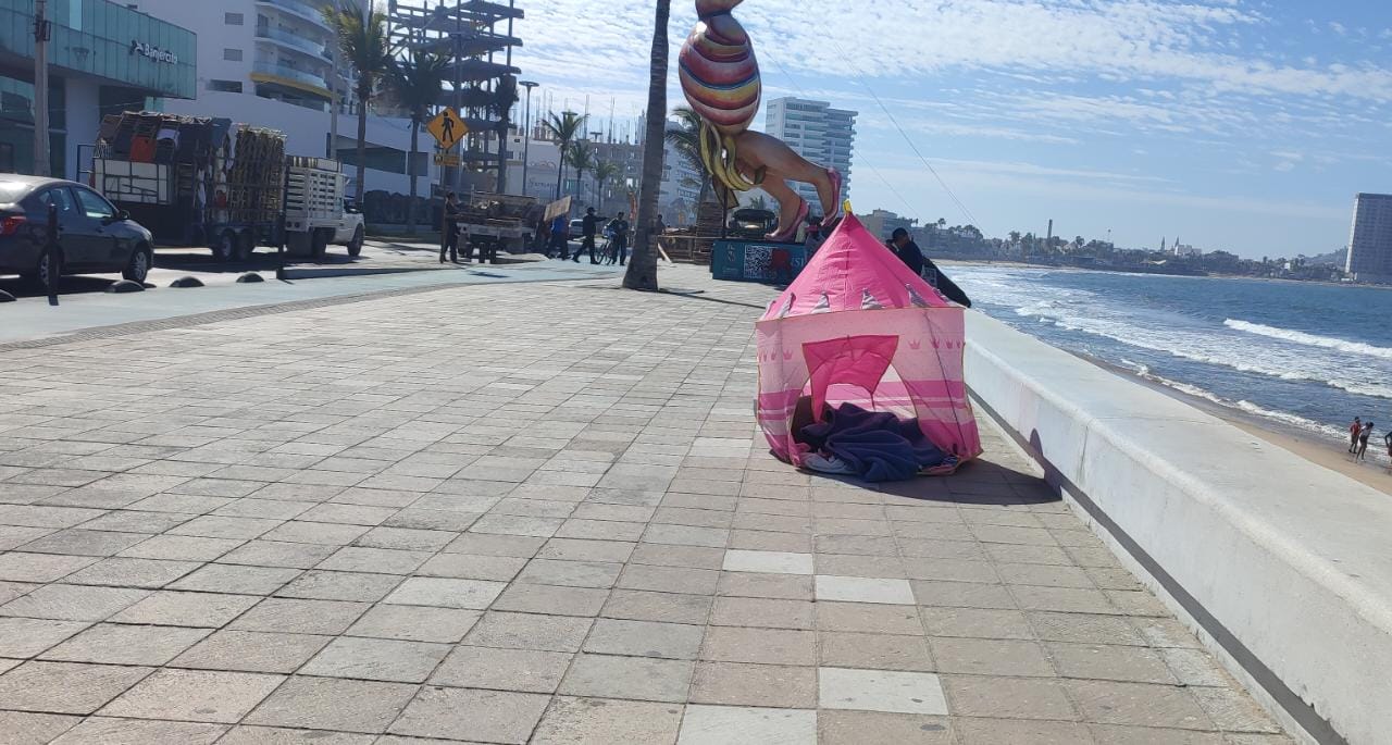 ¿Irás al desfile del Carnaval? Hasta 500 pesos cobran por cuidarte el lugar en el Malecón de Mazatlán