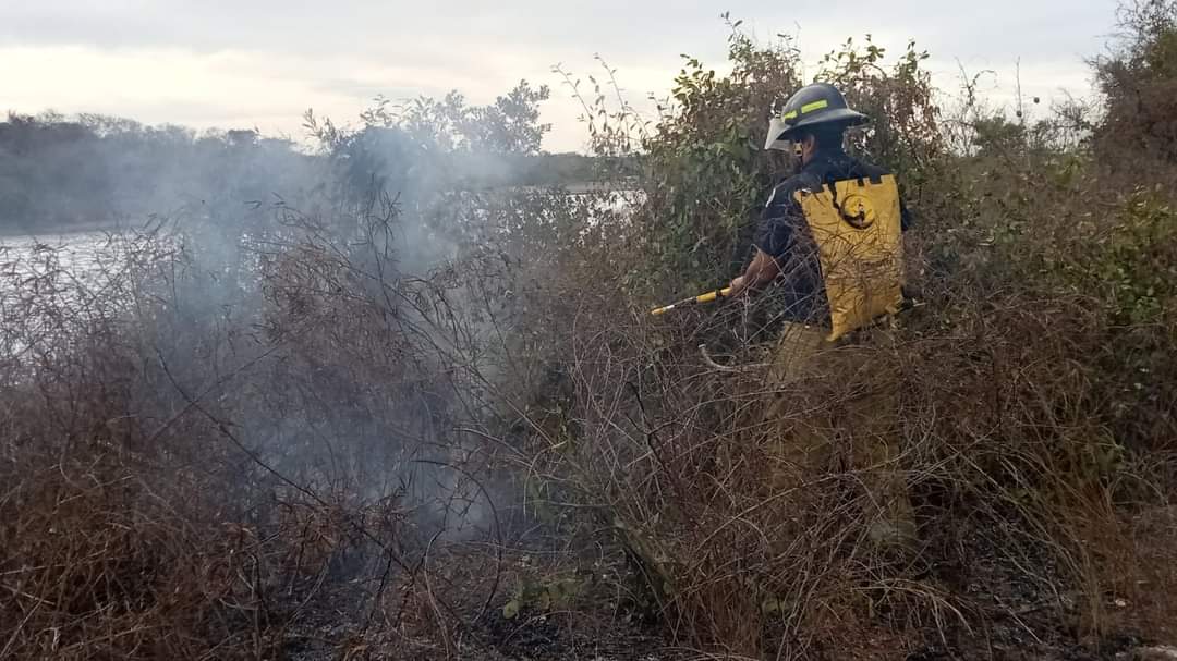 En un solo día, cuatro incendios en predios un mismo sector de Mazatlán