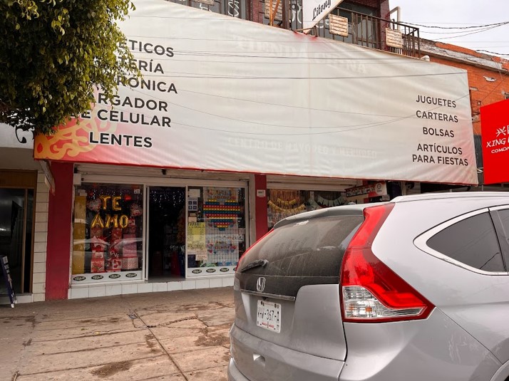 Visitaran autoridades ‘Tiendas Chinas’ para invitarlas a ponerse en regla: Secretario de Economía