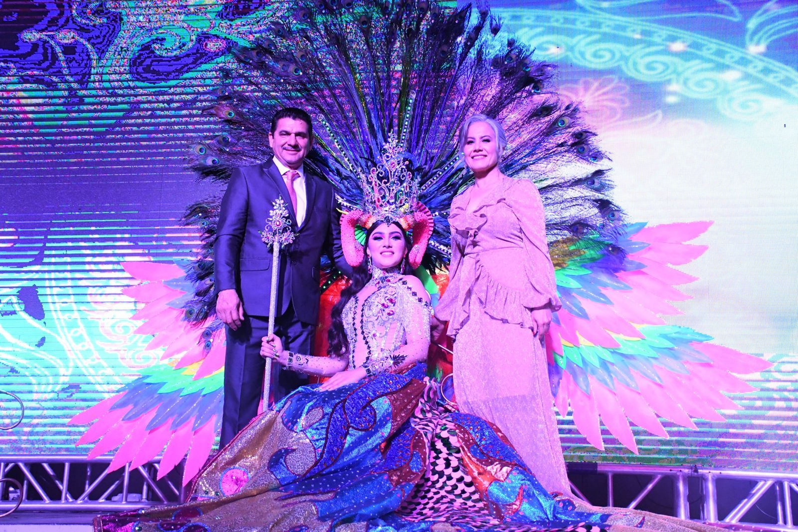 Janeth Parra recibe cetro y corona como Reina del Carnaval Guamúchil 2023