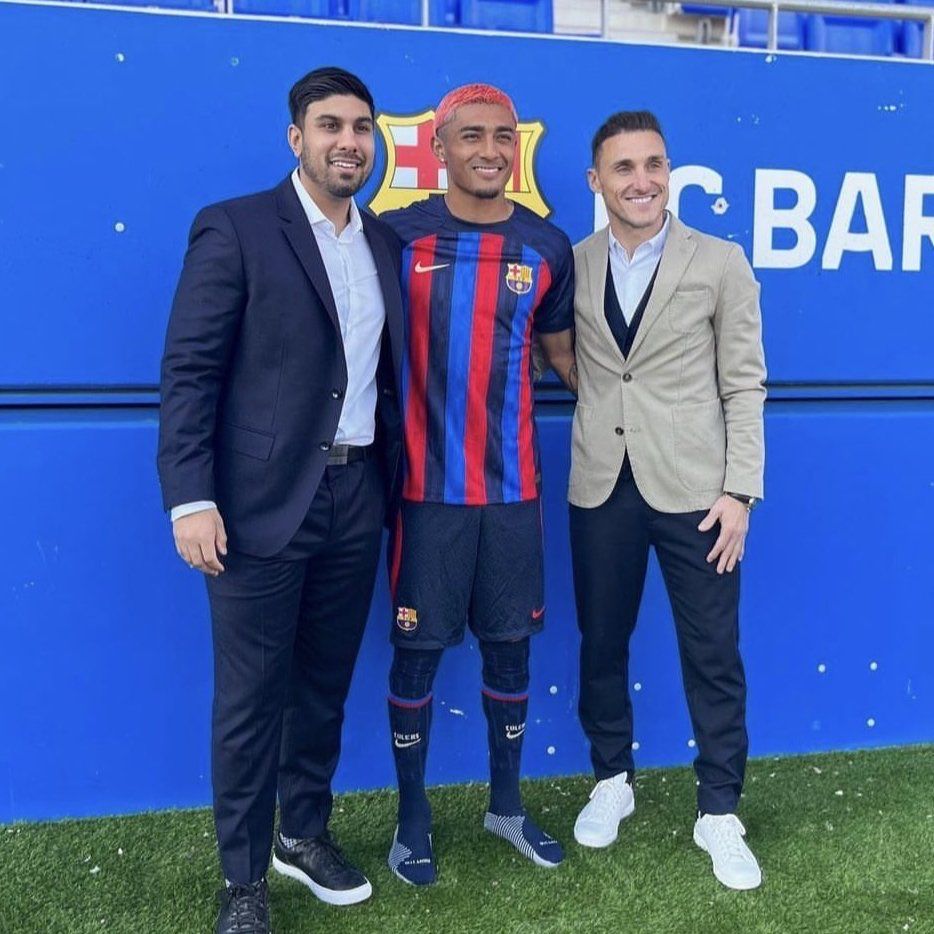 Julián Araujo ya porta los colores del Barcelona