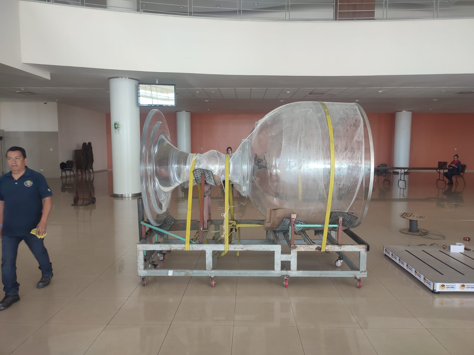 Llega la ‘chabela’ a Mazatlán para romper Récord Guinness con 2 mil 240 litros de cóctel de camarón