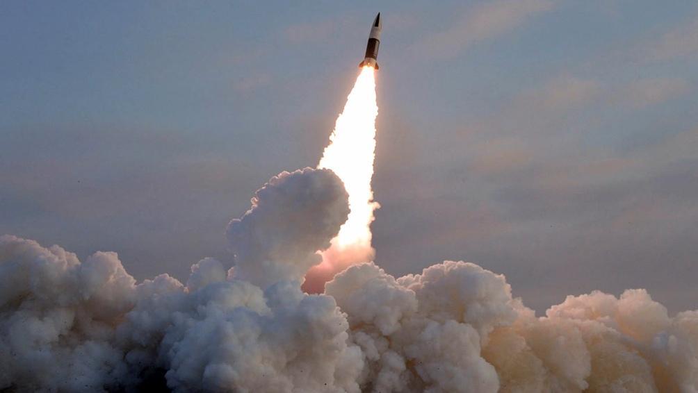 Corea del Norte lanza misil de largo alcance e impacta en mar de Japón