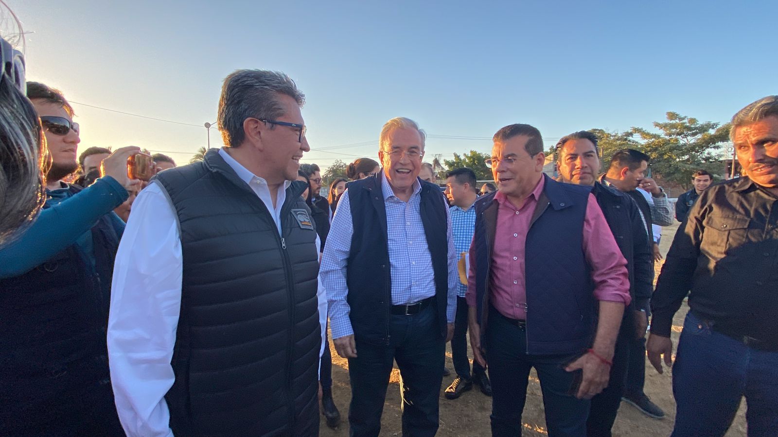 ‘Monreal es mi amigo’: decenas de personas reciben a Rocha y Monreal en Mazatlán