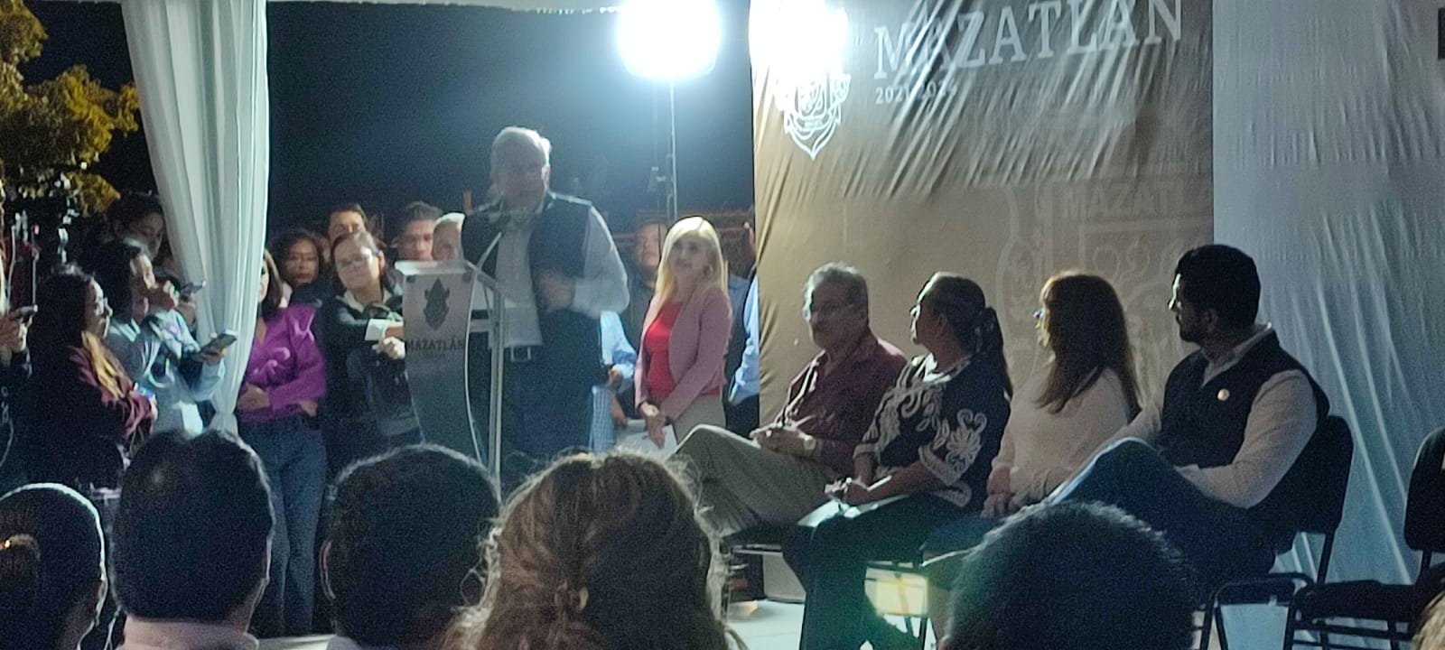 ‘Nomás a Azteca Ligthing no, por careros’, refrenda Rocha Moya apoyo a Mazatlán