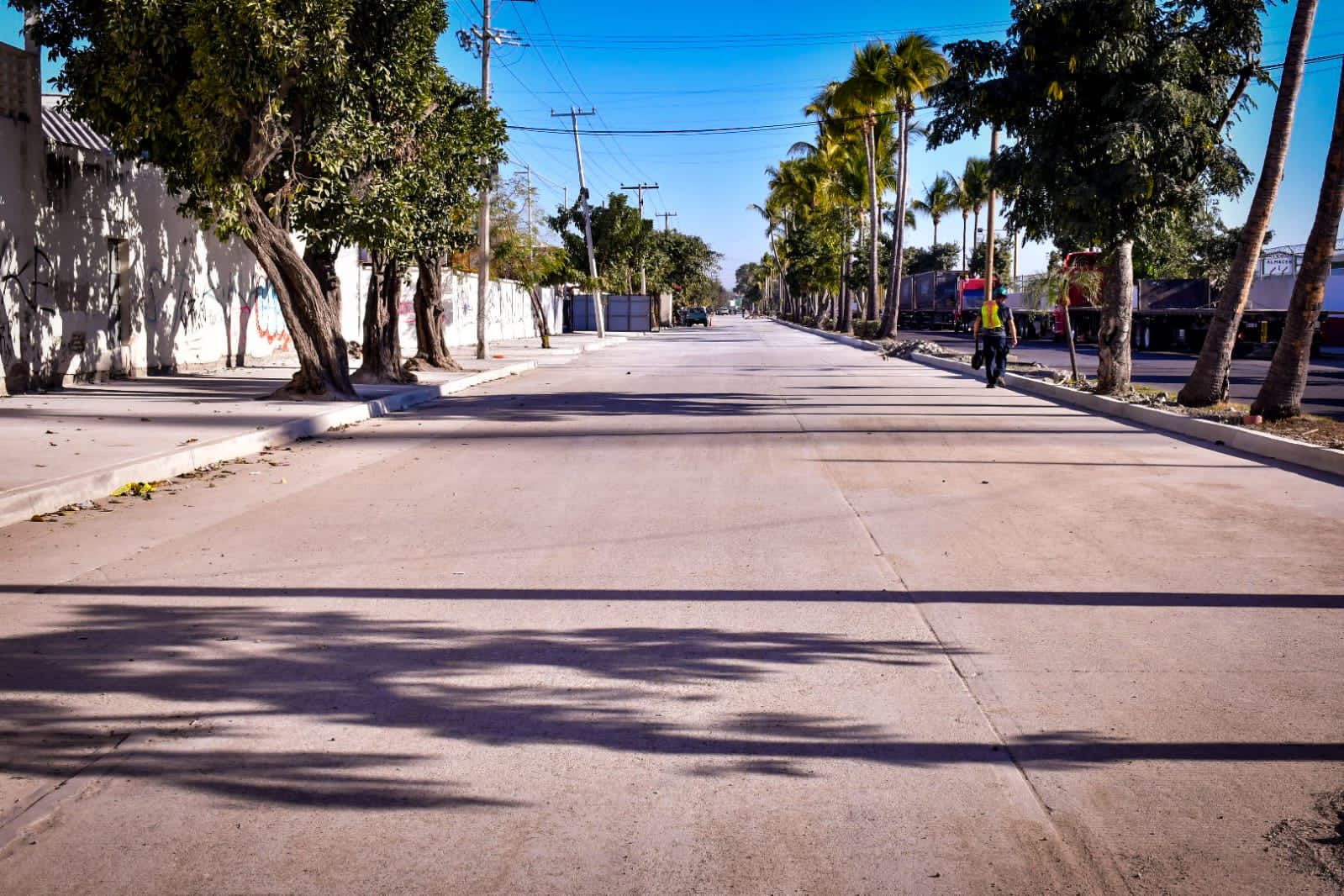 ¡Por fin! Obras Públicas reabre primer carril de la avenida Emilio Barragán en Mazatlán