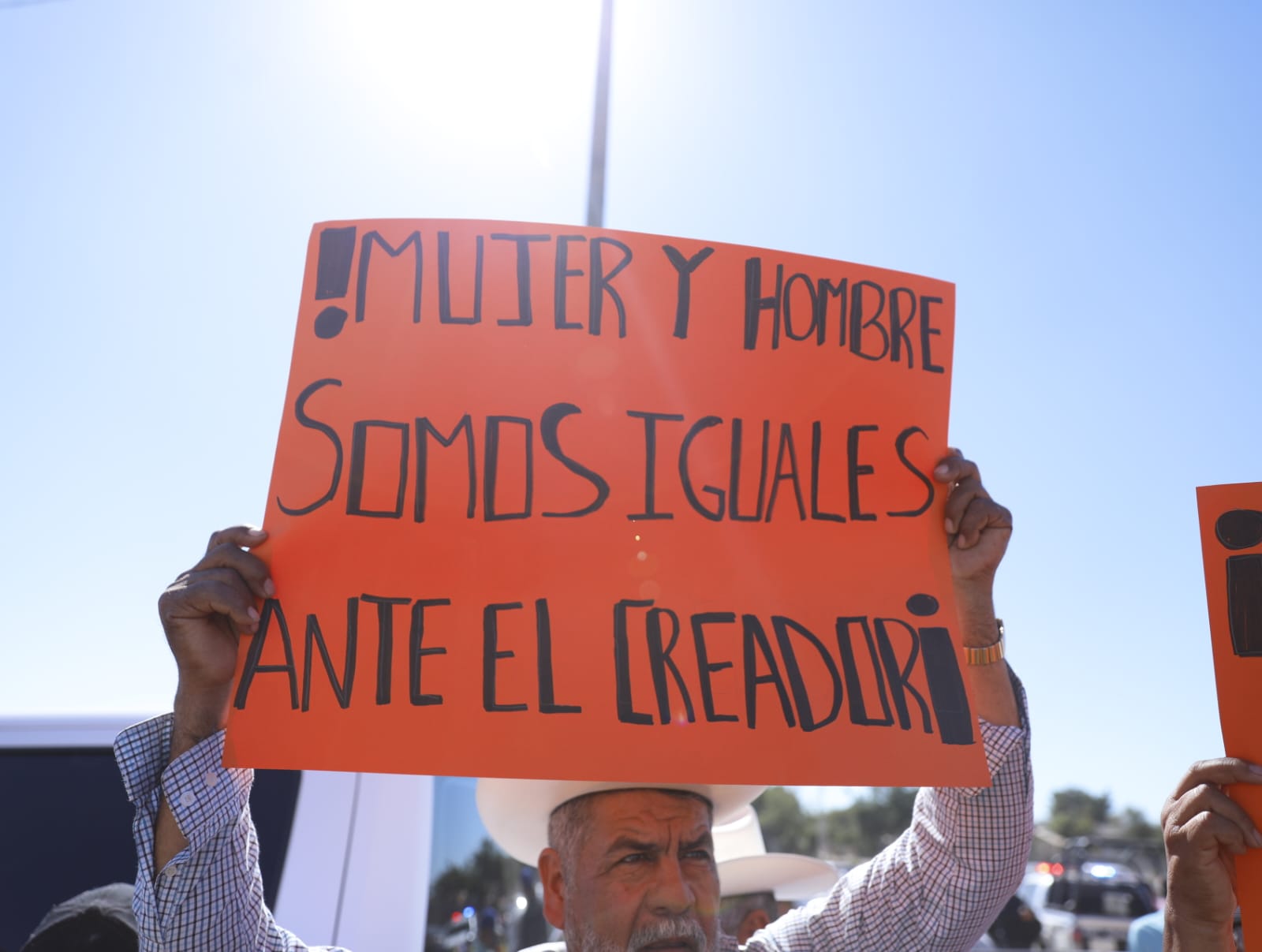 Se manifiestan ganaderos de San Ignacio en la Expo Agro; acusan violencia de género
