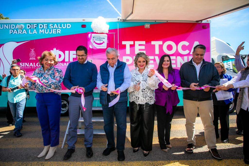 Rocha entrega a DIF Estatal camión de la Salud de la Mujer