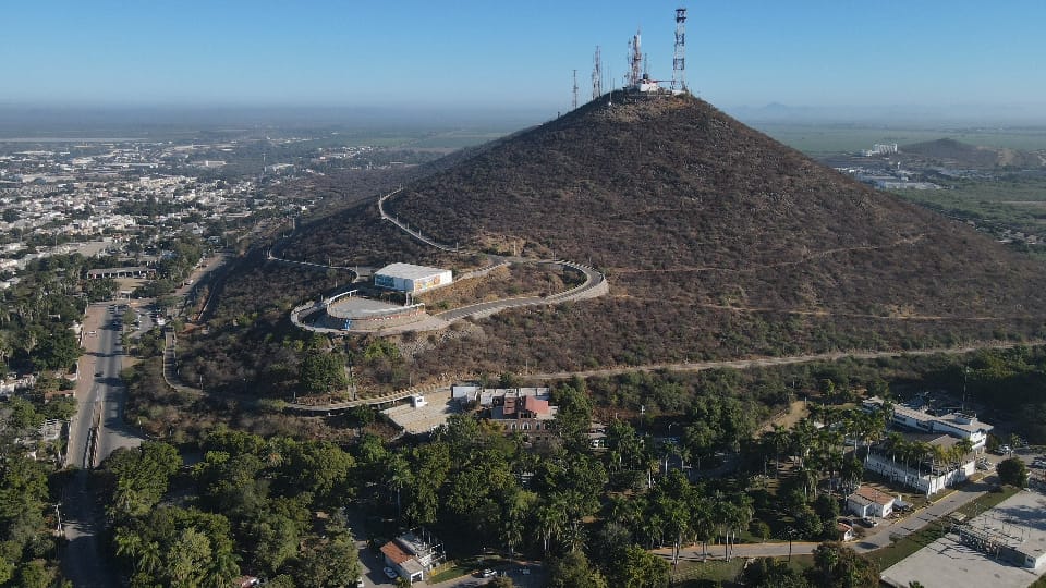 ¡Atención enamorados! Ruta Vive Los Mochis invita al senderismo del amor por el Cerro de la Memoria