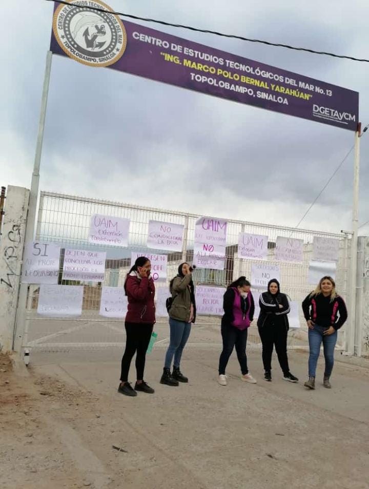 Se plantan en manifestación pacífica estudiantes de UAIM Topolobampo; piden cambio en la administración