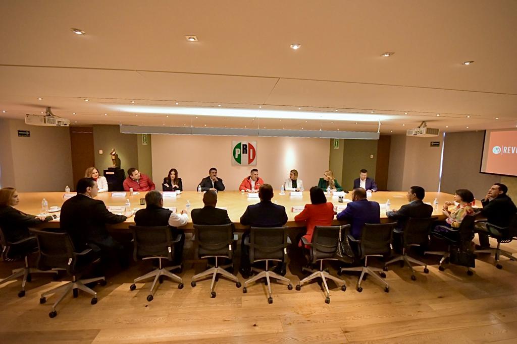 ¡Sin acuerdo! Se reúnen 14 aspirantes a dirigir el PRI Sinaloa con Alito Moreno