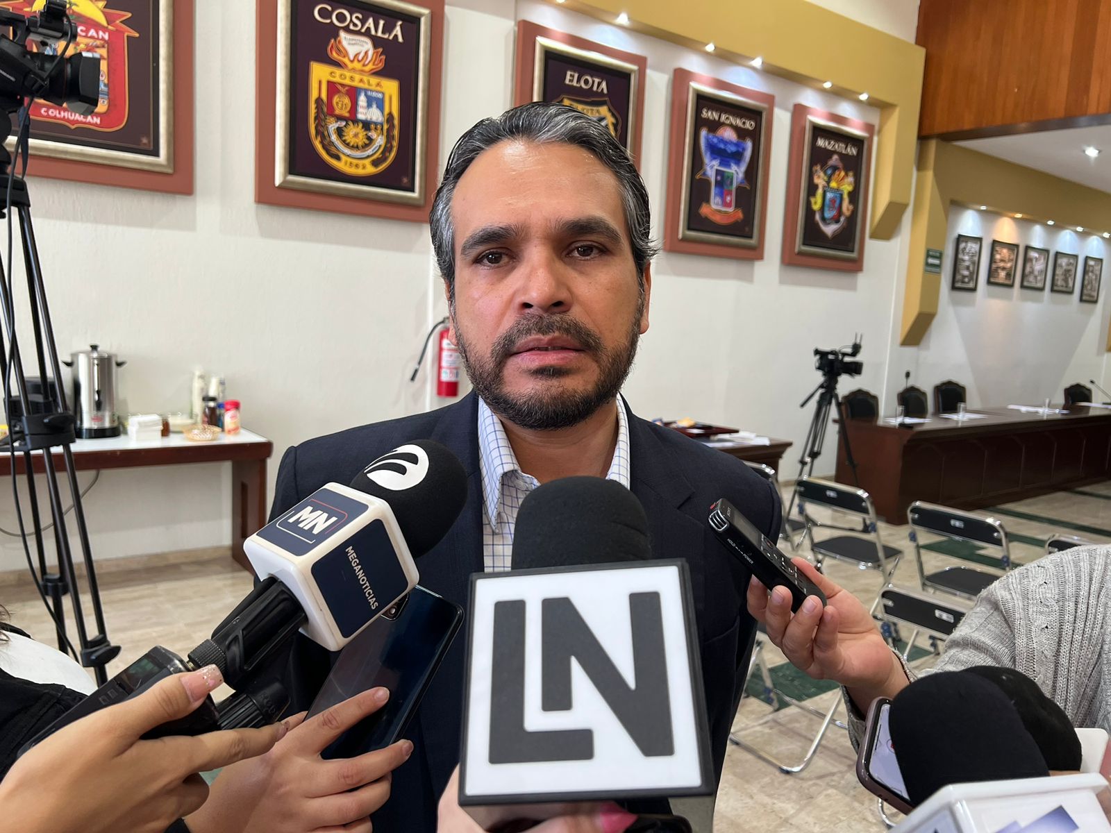 Rocha prioriza al sector educativo, pero funcionarios de las áreas no hacen nada: Diputado