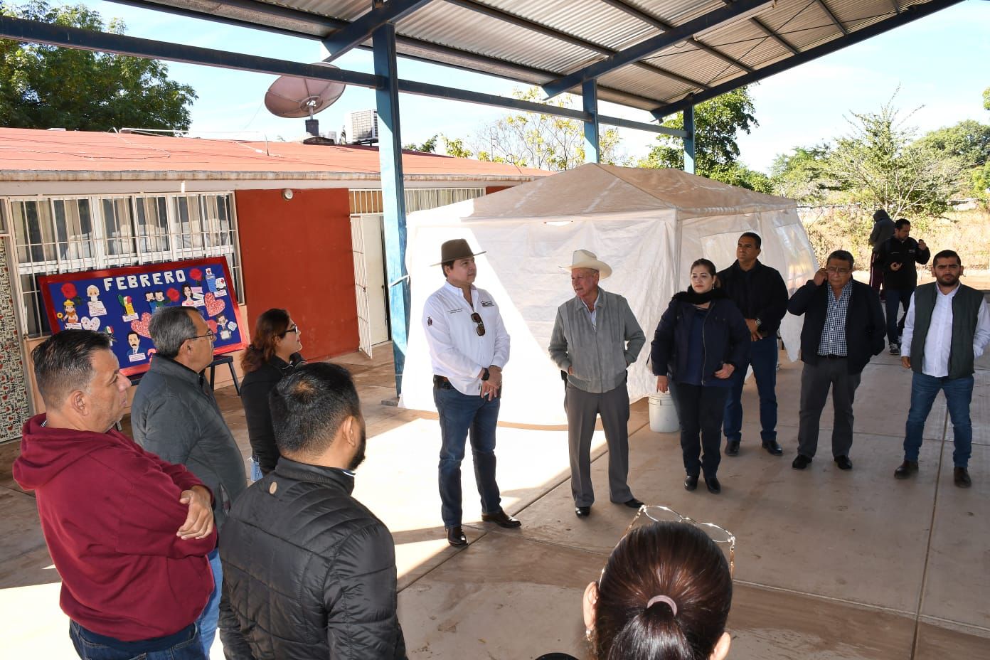 Supervisan alcalde Miguel Ángel Angulo Acosta e ISIFE escuelas del municipio