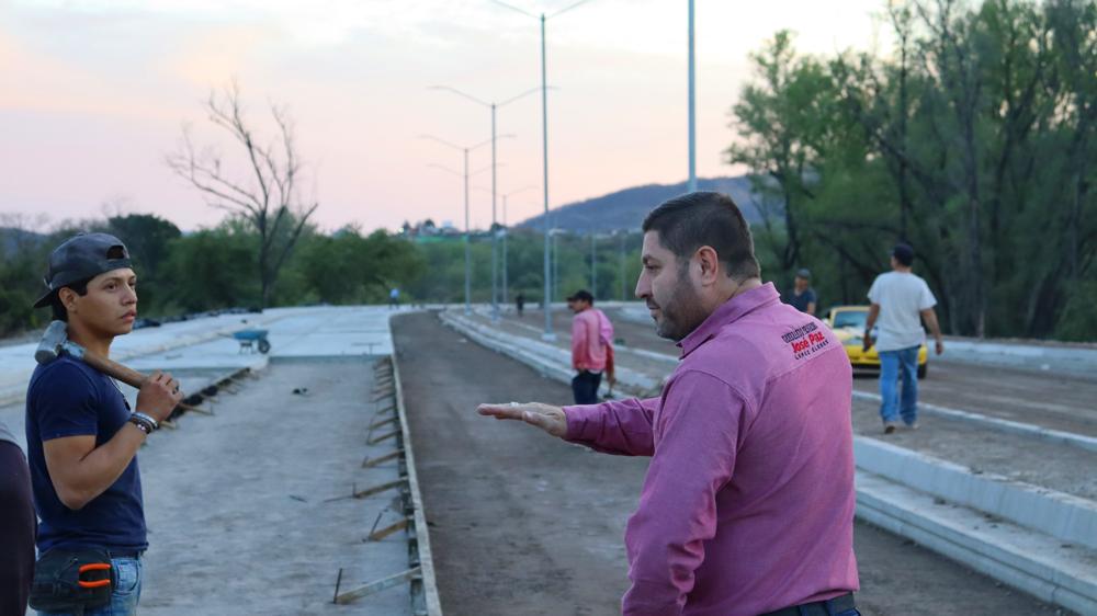 ¡Casi listo! Alcalde supervisa la construcción del malecón de Badiraguato