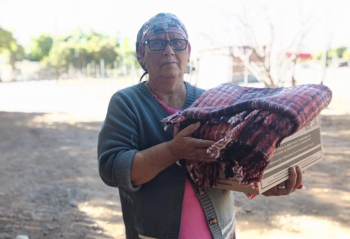 Sistema DIF El Fuerte continúa entregando apoyos a familias en situación vulnerable