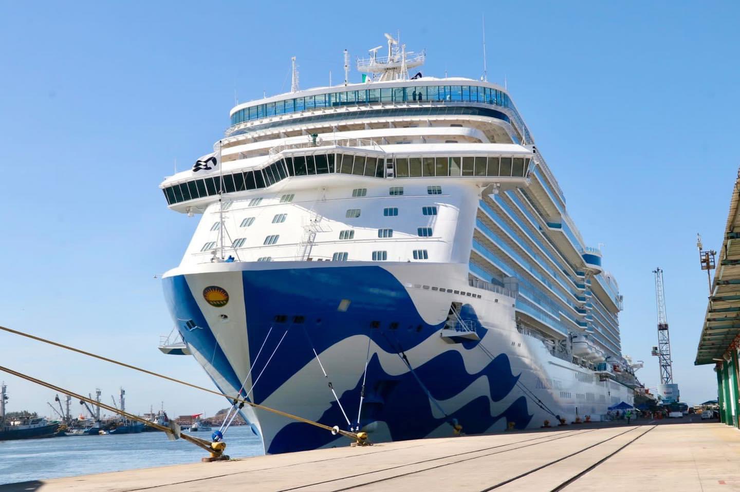 Arriba doble crucero a Mazatlán; llega el Discovery Princess y Celebrity Solstice