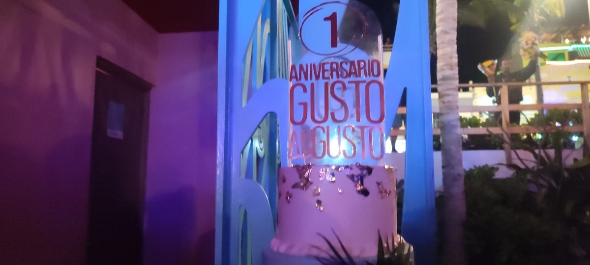 Cumplen un año en Mazatlán dando ‘Gusto Al Gusto’, la cantina de playa que llegó para quedarse
