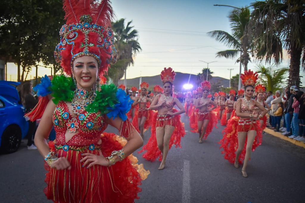 Con un colorido desfile, clausuran el Carnaval Topolobampo 2023