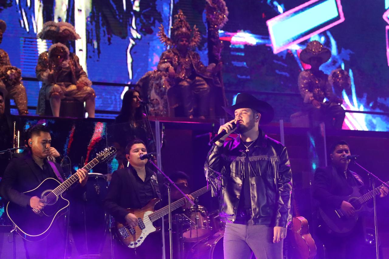 “No fue narcocorrido”; dice Édgar González tras la canción ´Javier el de Los Llanos´ en coronación del Rey