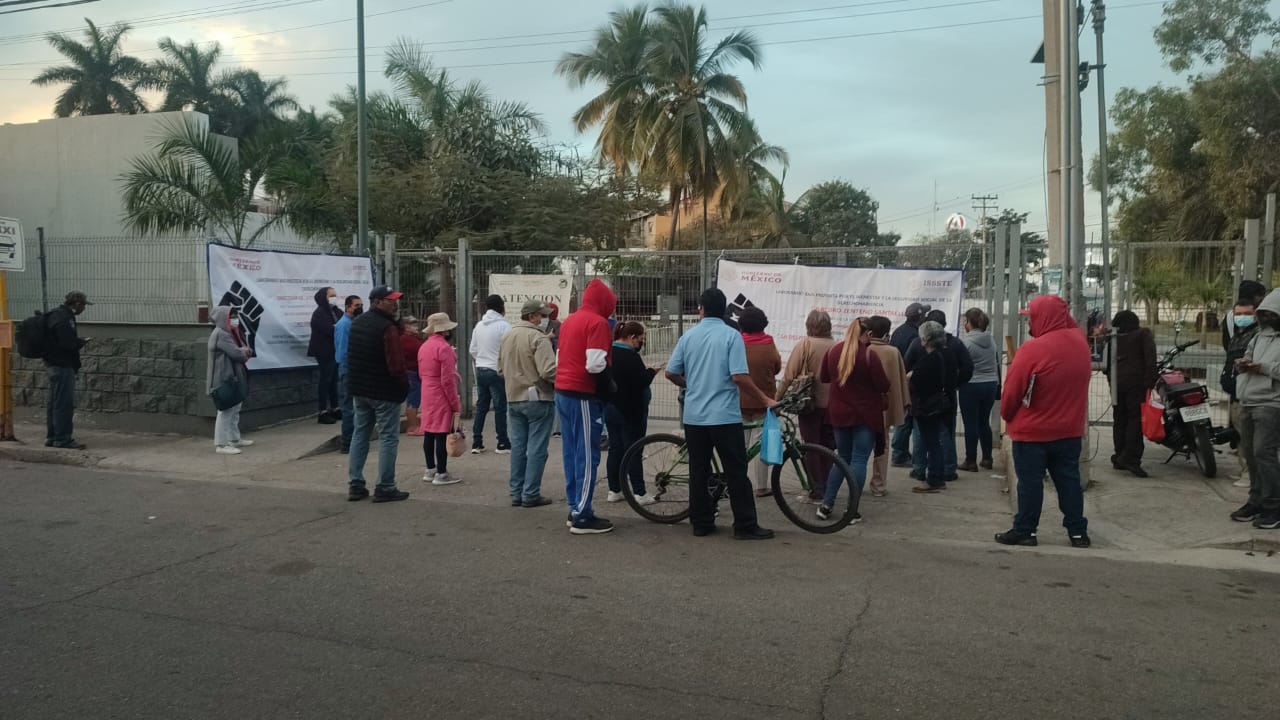 Protestan de nuevo en el ISSSTE-Mazatlán; enfermeros exigen se destituya al director