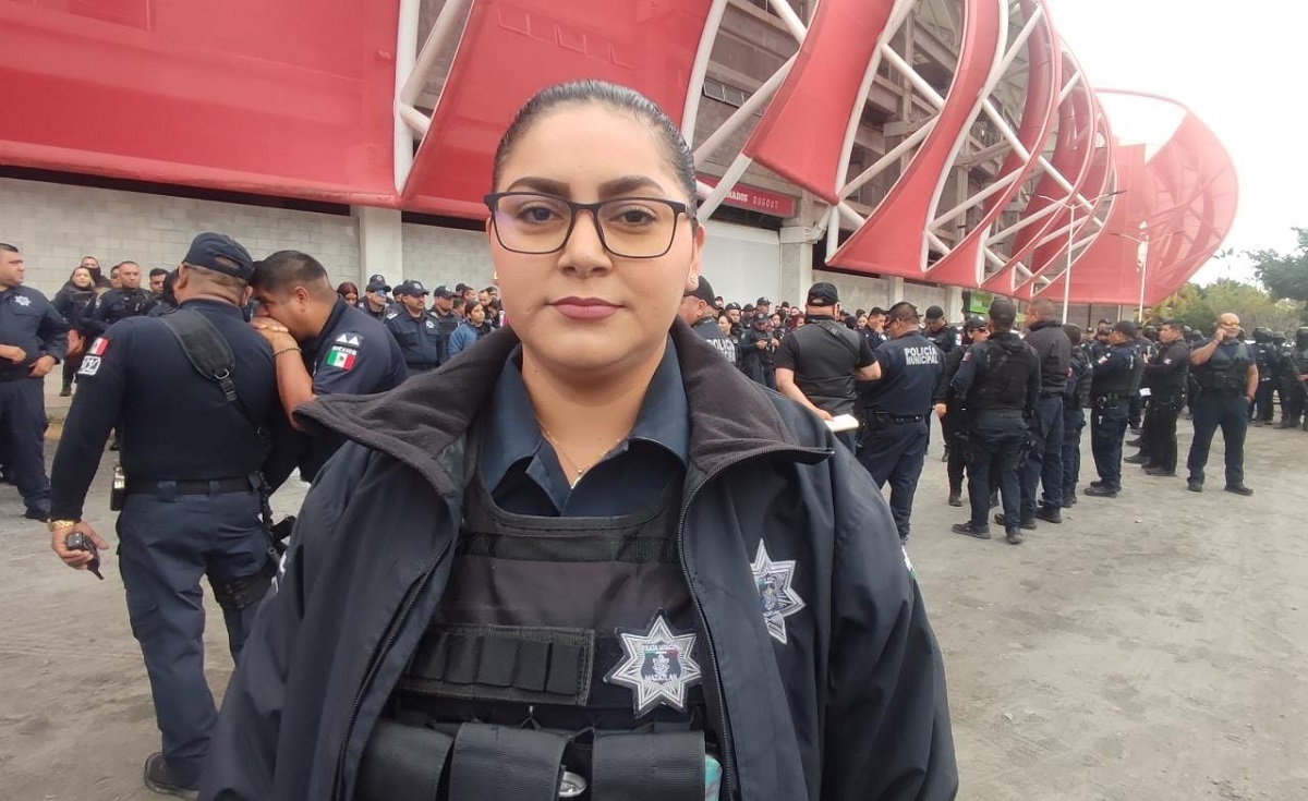 Ella es Esmeralda, una de los policías que vigilarán en el Carnaval de Mazatlán; ¿cómo es cuidar a los turistas?