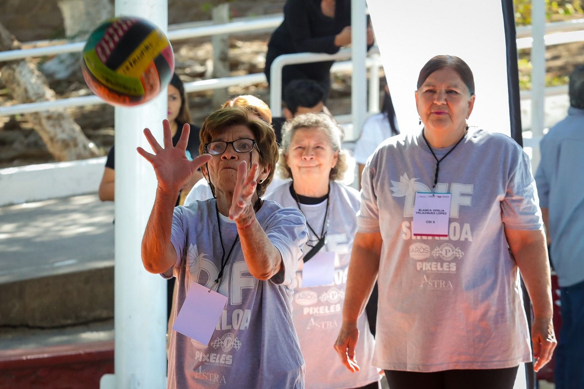 Presidenta de DIF Sinaloa inaugura el Tercer Torneo de Cachibol Femenil