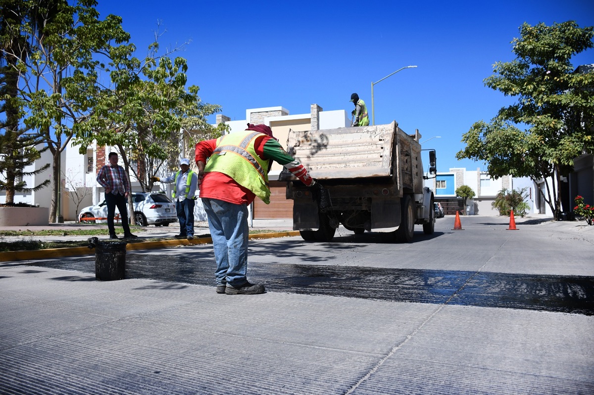 Construyen reductores de velocidad en dos sectores de Culiacán