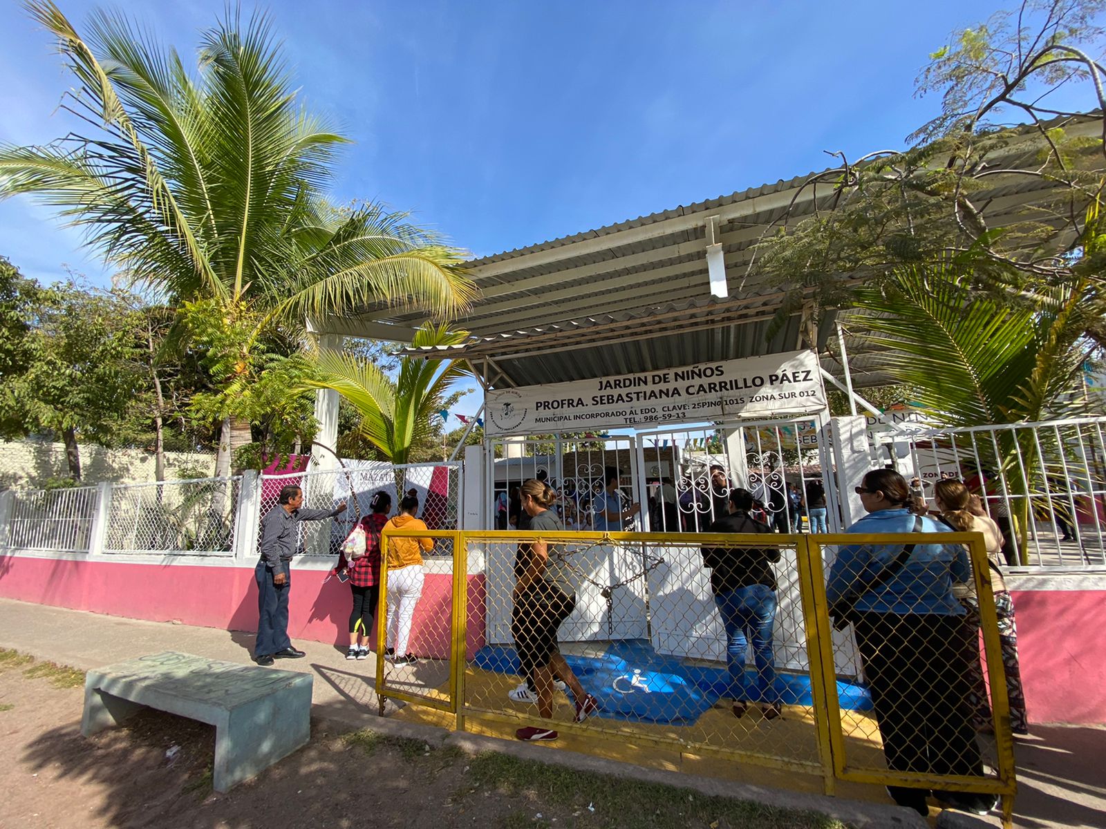 En lunes cívico, alcalde se compromete a no cerrar el kínder “Sebastiana Carrillo” en Mazatlán