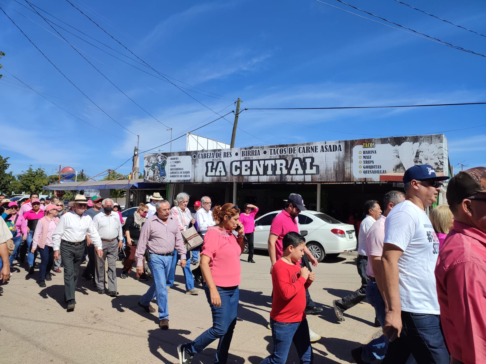 ¡Ahora sí hubo contingente! Marchan en Guasave por la defensa del INE