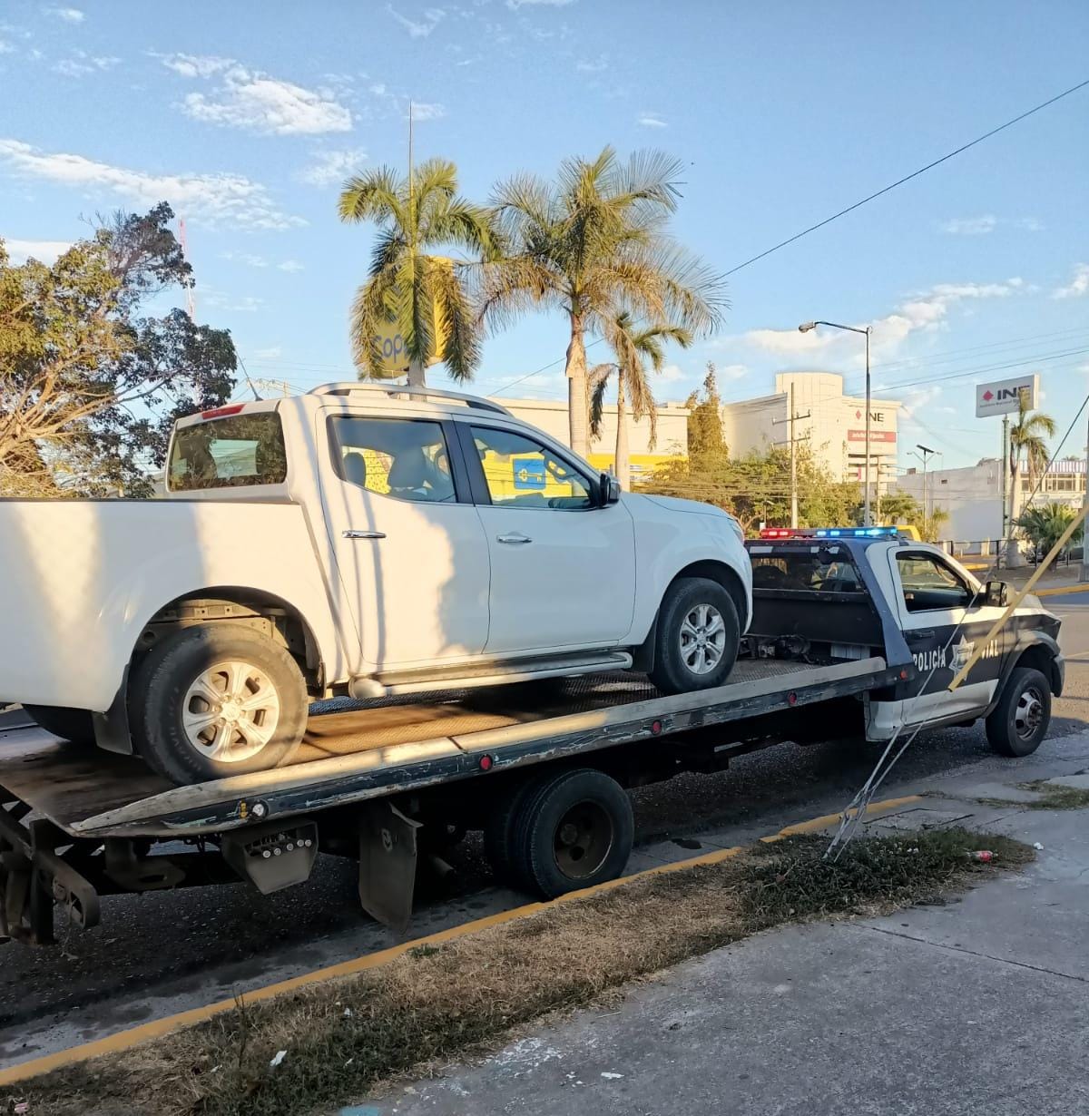 Se terminó el tiempo; empiezan a multar a quien se estacione en carril preferencial en Mazatlán