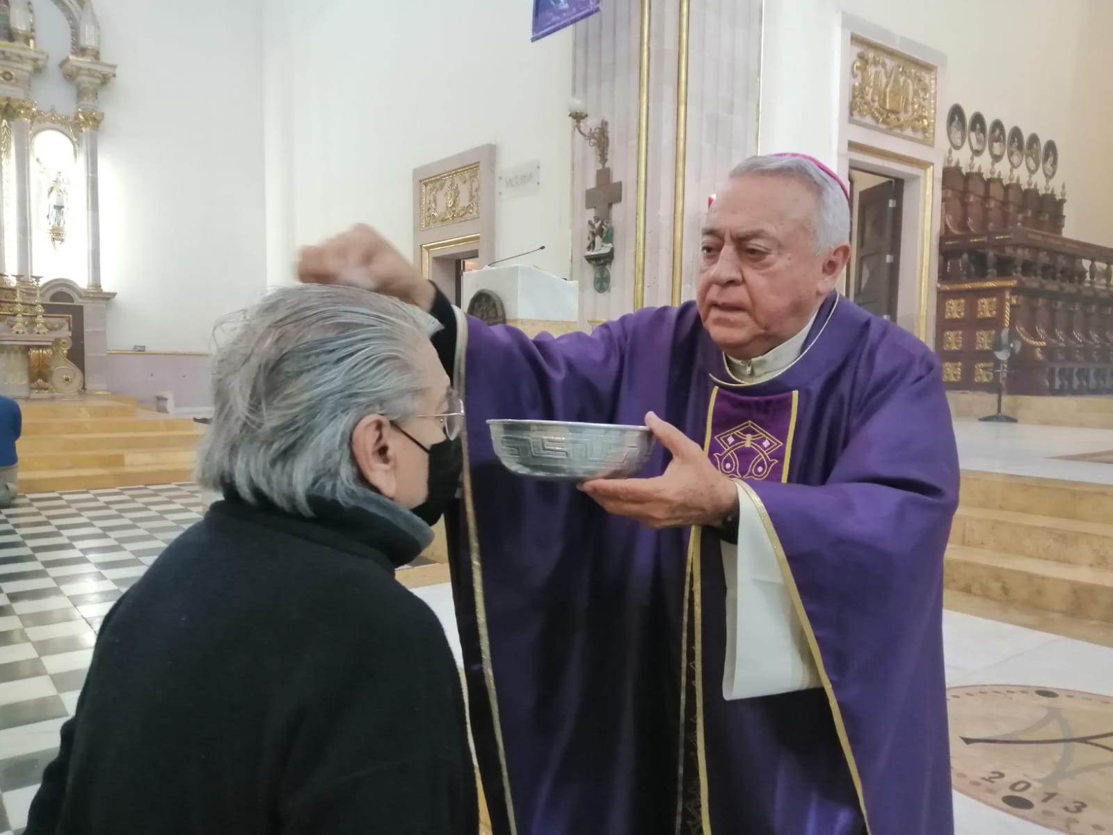 Inicia la Cuaresma, el obispo Jonás Guerrero encabezó la misa este miércoles de ceniza