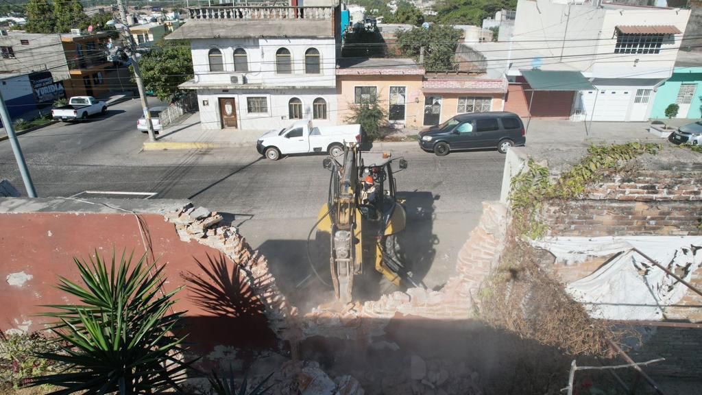¡De cárcel a centro comunitario! Avanzan trabajos de demolición del antiguo edificio de la SSPyTM en Mazatlán