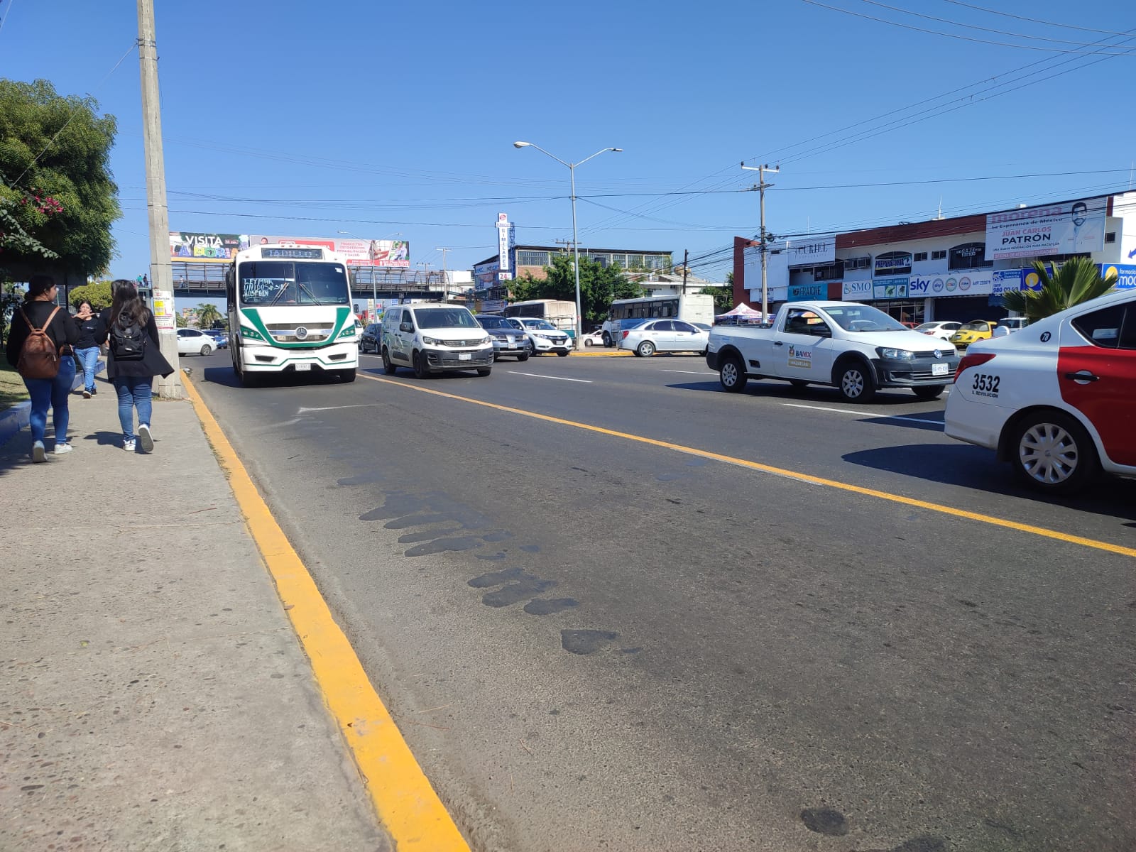 ‘Carril preferencial avanza, la calle es de todos’, responde Implan Mazatlán a la Canaco Servytur