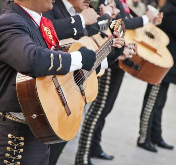 ¿Se acabó el romanticismo? Un San Valentín ‘flojo’ vivieron los músicos en Mazatlán