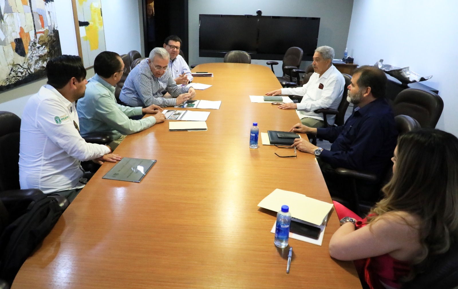Analiza Rocha avances de presa Santa María junto a director del proyecto Baluarte-Presidio