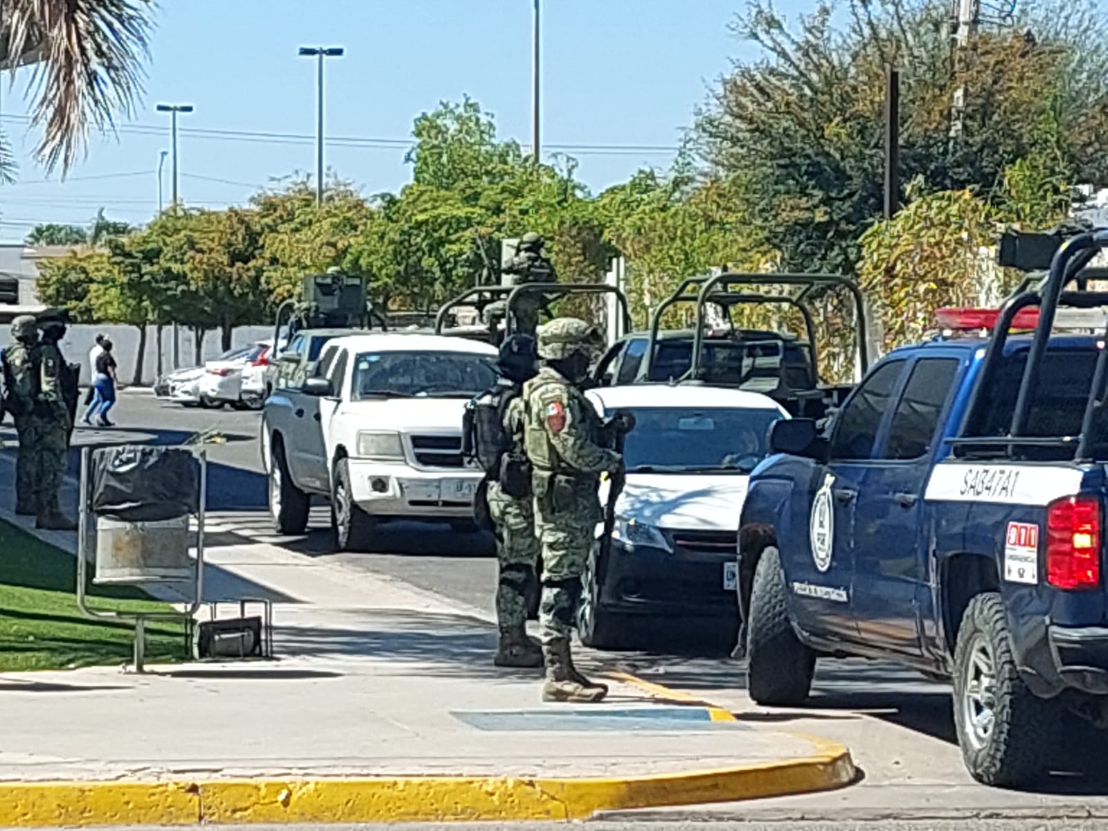 Arriban peritos de Sinaloa y Chihuahua a funeraria a validar identidad de “El Chueco”